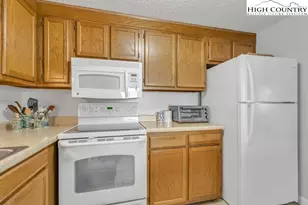 303 Sugar Top Dr, Sugar Mountain, NC 28604 - Photo 10