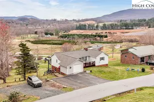 237 Valleyview Dr, Jefferson, NC 28640 - Photo 4