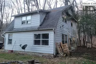 633 Cranberry St, Newland, NC 28657 - Photo 1