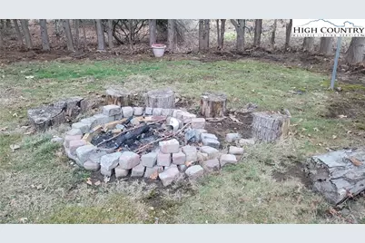 633 Cranberry Street, Newland, NC 28657 - Photo 2