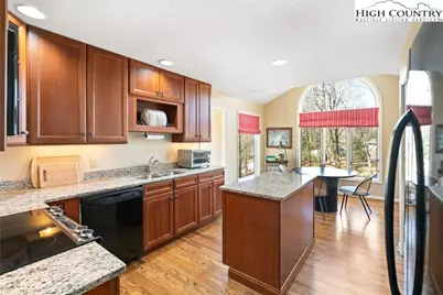 117 Sorrento Park Drive, Blowing Rock, NC 28605 - Photo 14