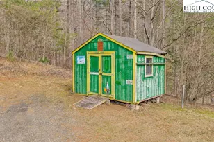 461 E Hidden Mountain Ln, Crumpler, NC 28617 - Photo 32