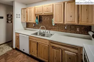 102 N Hickory Ln, Beech Mountain, NC 28604 - Photo 10