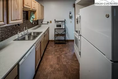 102 N Hickory Lane, Beech Mountain, NC 28604 - Photo 10
