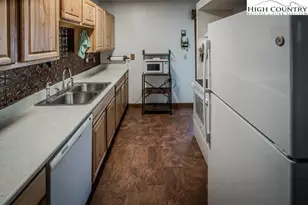 102 N Hickory Ln, Beech Mountain, NC 28604 - Photo 10