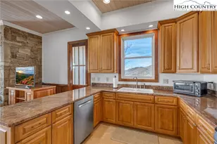 933 Thunder Ridge Ln, Lenoir, NC 28645 - Photo 4