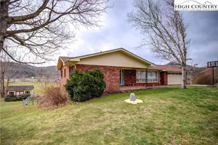 304 Evergreen Ln, Boone, NC 28607 - Photo 2