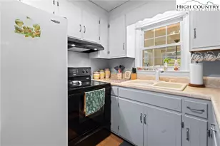 2598 Conner Cir, Lenoir, NC 28645 - Photo 8