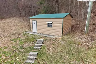 424 McKinley Rdg Rd, Lansing, NC 28643 - Photo 30