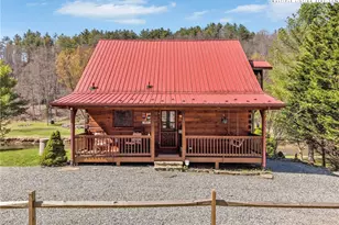 385 Bent River Dr, Lansing, NC 28643 - Photo 6