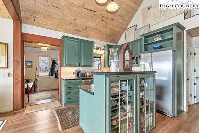 188 Doe Hill Lane, Newland, NC 28657 - Photo 10