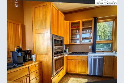 200 Summit Lodge Rd + Guest Chalet, Beech Mountain, NC 28604 - Photo 10