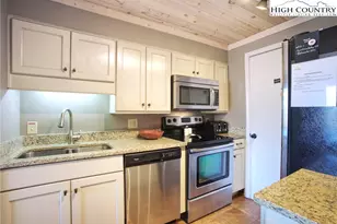 367 Skyleaf Dr, Sugar Mountain, NC 28604 - Photo 18