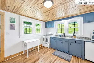 609 W Main Street, Jefferson, NC 28640 - Photo 14