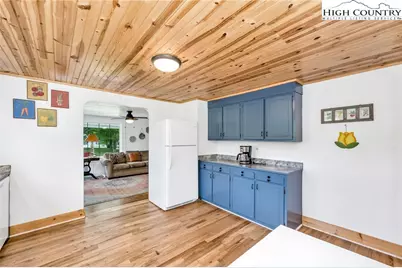 609 W Main Street, Jefferson, NC 28640 - Photo 18