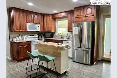 261 Knoll Circle, Newland, NC 28657 - Photo 4