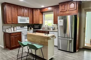 261 Knoll Cir, Newland, NC 28657 - Photo 4