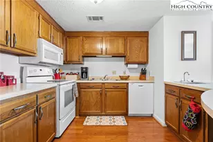 303 Sugar Top Dr, Sugar Mountain, NC 28604 - Photo 10