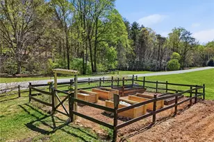 3925 Austin Vly Dr, Lenoir, NC 28645 - Photo 12
