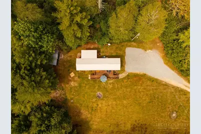 9050 Pittmans Gap Road, Newland, NC 28657 - Photo 8