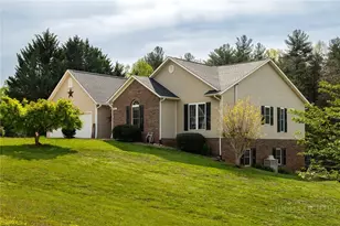 611 Briar Creek Dr, North Wilkesboro, NC 28659 - Photo 2