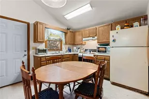 8977 Rose Hollow Ave, Newland, NC 28657 - Photo 6