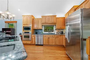 201 E Buck Mountain Rd, West Jefferson, NC 28694 - Photo 16