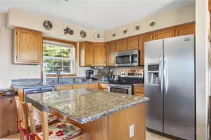 162 Rock Spring Cir, Sugar Mountain, NC 28604 - Photo 10