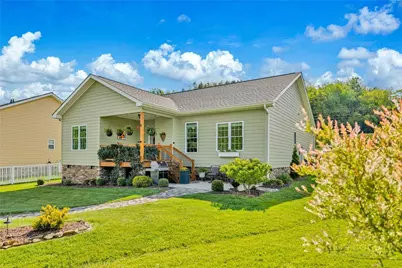 209 W Evergreen Street, West Jefferson, NC 28694 - Photo 2