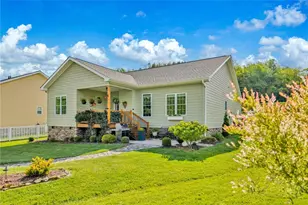 209 W Evergreen St, West Jefferson, NC 28694 - Photo 2