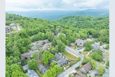 202 Village Green Road #E-1, Blowing Rock, NC 28605 - Photo 4