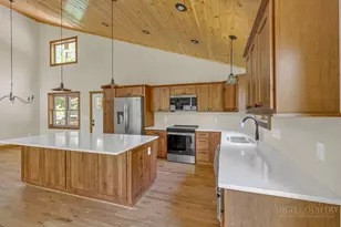 150 Mistletoe Ln, Blowing Rock, NC 28605 - Photo 2