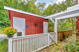 2209 Sugar Mountain 2 Rd, Newland, NC 28657 - Photo 6