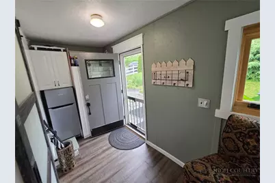 490 Cranberry Street, Newland, NC 28657 - Photo 8