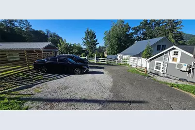 490 and 494 Cranberry Street, Newland, NC 28657 - Photo 34