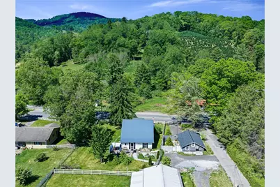 490 Cranberry Street, Newland, NC 28657 - Photo 4