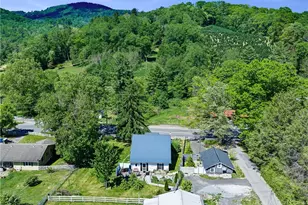 490 Cranberry St, Newland, NC 28657 - Photo 4
