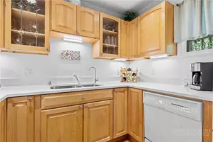 101 Golfview Dr, Beech Mountain, NC 28604 - Photo 10