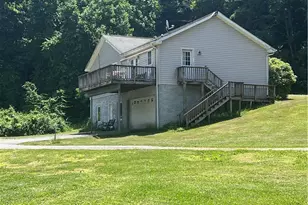 31 Barlow Rd, Elk Park, NC 28622 - Photo 32