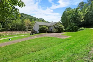 31 Barlow Rd, Elk Park, NC 28622 - Photo 4