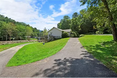 31 Barlow Road, Elk Park, NC 28622 - Photo 2