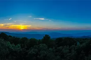 215 N Pinnacle Ridge Rd, Beech Mountain, NC 28604 - Photo 1
