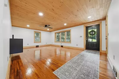 418 NW Arlington Circle, Lenoir, NC 28645 - Photo 4