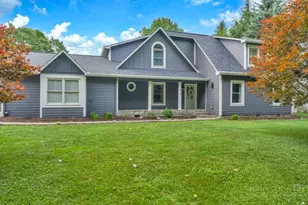 458 Fairway Ridge Dr, West Jefferson, NC 28694 - Photo 2