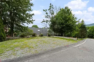 218 Slope View Rd, Sugar Mountain, NC 28604 - Photo 20