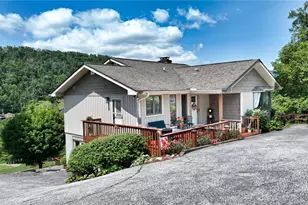 304 Smokey View Dr, Newland, NC 28657 - Photo 2