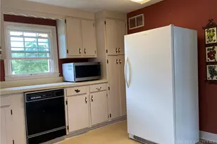 512 Bare St, West Jefferson, NC 28694 - Photo 8