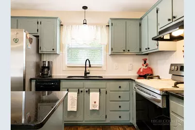 118 Badgett Avenue, Mount Airy, NC 27030 - Photo 10