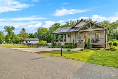 806 Hillcrest Avenue, West Jefferson, NC 28694 - Photo 2