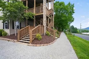 800 Meadowview Dr, Boone, NC 28607 - Photo 2